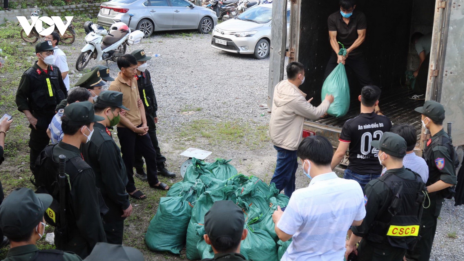 Bắt quả tang vụ vận chuyển trái phép gần 1 tấn thuốc nổ ở Quảng Bình